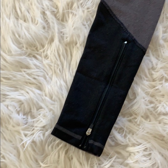 ALO Yoga Undertone Gray & Black Zipper Leggings - Picture 11 of 12